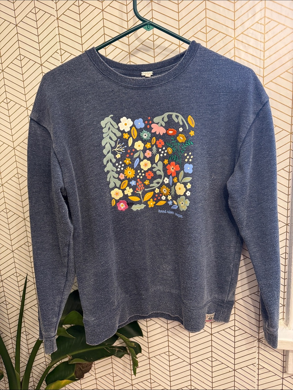 Women's Navy Floral Embroidered Crewneck Sweatshirt Hood River Oregon